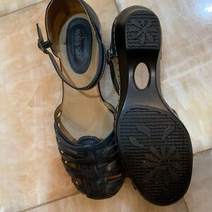 Comfort-focused Softspots navy blue leather sandals with a cushioned footbed.